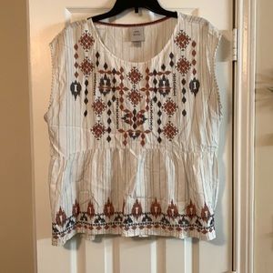 White patterned boxy blouse